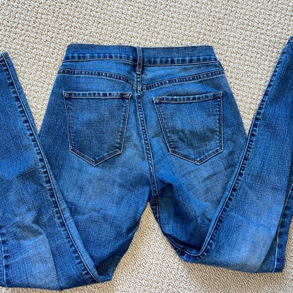 Old Navy Original Mid-Rise Jeans - Picture 2 of 3